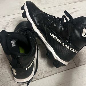 Under armour football cleats used for one season size 6Y